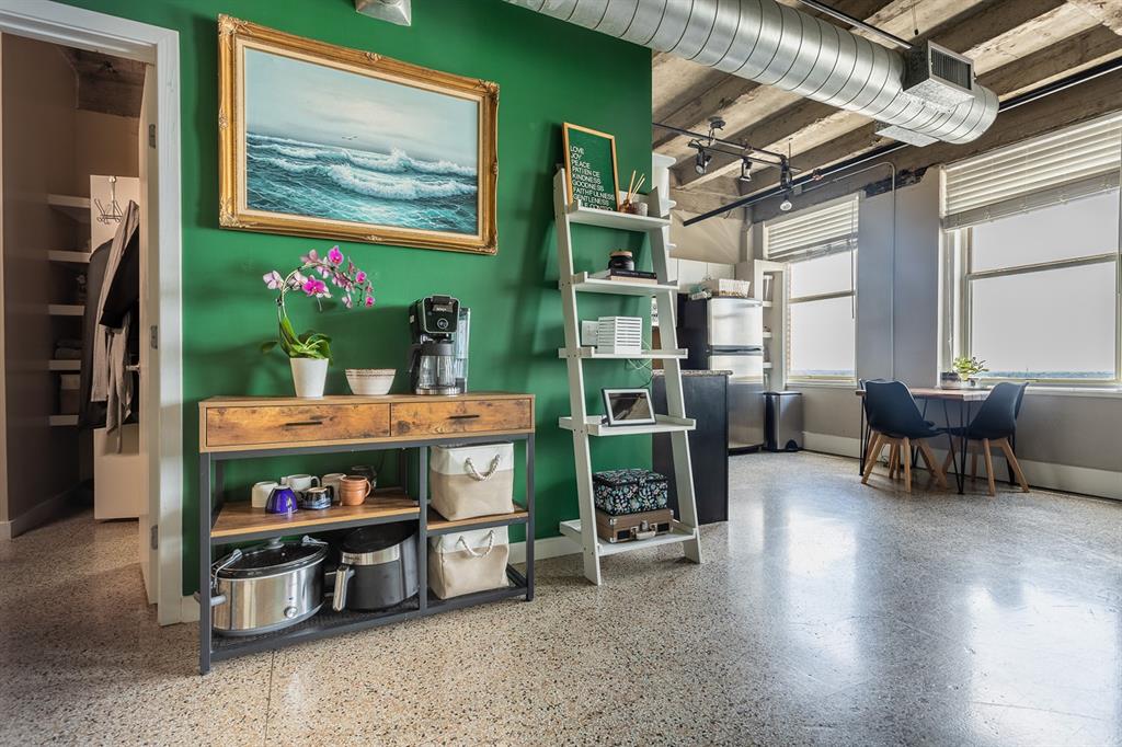 Texas & Pacific Lofts Condo - Residential
