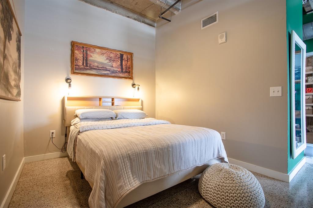 Texas & Pacific Lofts Condo - Residential