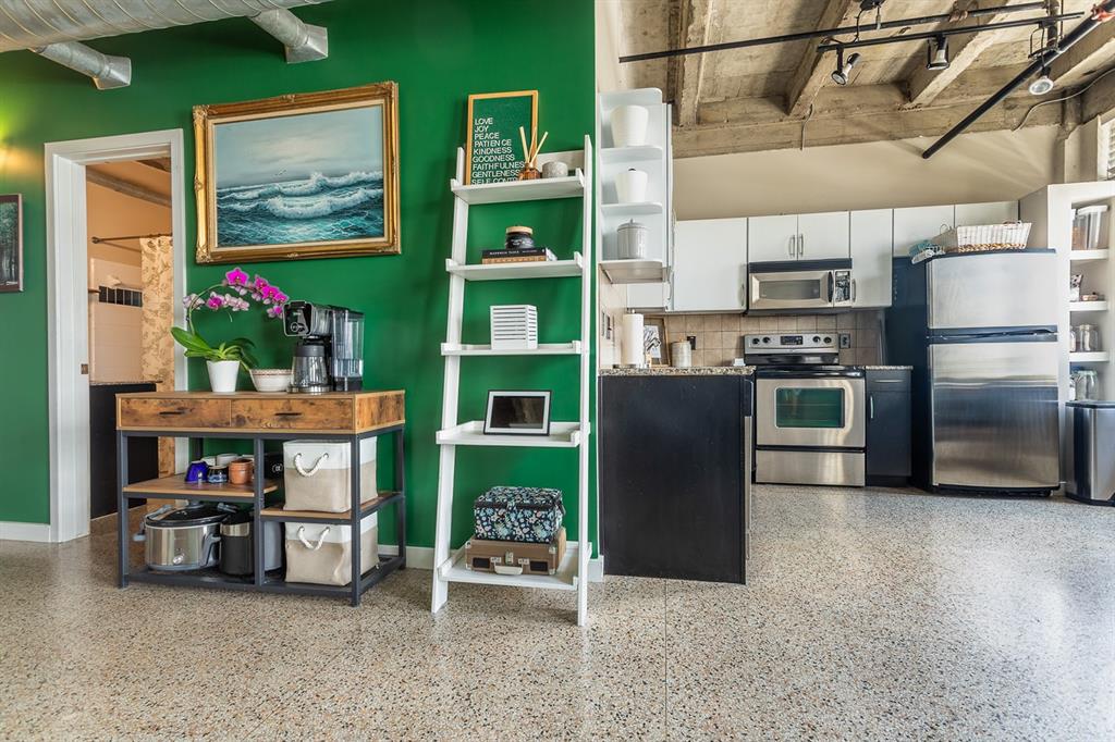 Texas & Pacific Lofts Condo - Residential