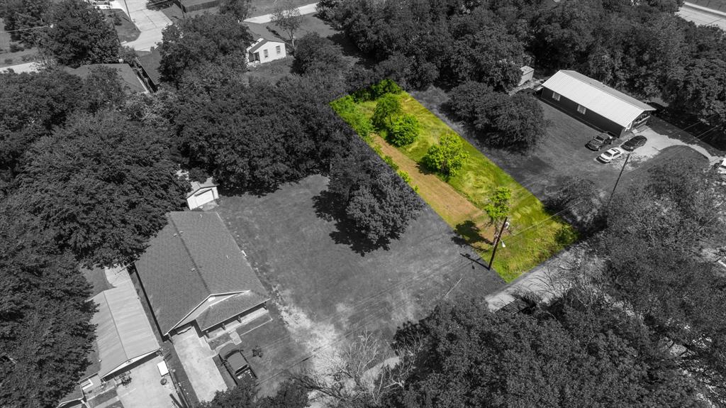 This lot in the city of Ennis offers a great opportunity to build with plans already included. Located within city limits, it provides convenient access to local schools, shopping, and dining. The included building plans are designed for a functional and stylish home, helping save time as you get started on construction. Whether you're looking to build your own home or invest in a project, this property offers flexibility and potential in a growing area.

Buyer and buyer agent to do all their due diligence to verify ALL information including but not limited to schools, utilities, restrictions, etc.