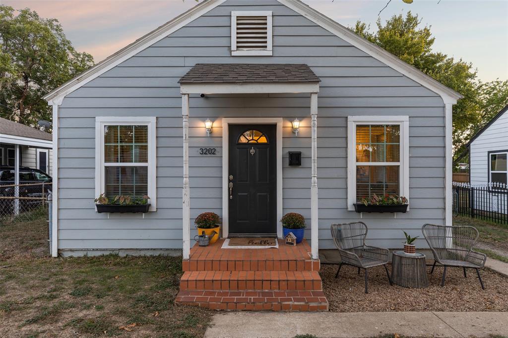 ***Special Financing Available-- Call LA1 Blake Bailey to discuss.***Welcome to 3202 Aster St! This quaint craftsmen has had much of its' original charm and character intentionally preserved while offering the conveniences of modern updates. Only minutes away from Dallas' coveted Bishop Arts District-- 3202 Aster boasts ample natural light throughout, original hardwood flooring, updated fiberboard exterior siding, granite countertops, stainless steel kitchen appliances, and recently updated PVC plumbing in lieu of the original cast iron. The open layout of the kitchen, dining, and living spaces make the home a great place to entertain and gather. If you choose to entertain and gather outside, the spacious backyard is made a little more private with a mature magnolia tree, as well as a detached garage with electricity; the perfect option for someone looking to have a home studio or separate workspace. Setup a showing today and make this house your home.