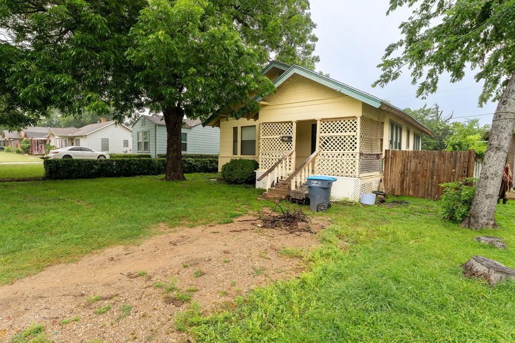 Whether you are a first-time homebuyer looking for an affordable entry point into the Fort Worth market, or a seasoned investor searching for a high-yield project, 5808 Wellesley Ave delivers the ultimate blank canvas.

Priced aggressively to sell and completely vacant for a quick, seamless close, this property boasts a massive 1,500 sq. ft. footprint. That is nearly double the size of your typical 2-bedroom, 1-bathroom home, giving you unparalleled space to build immediate equity or maximize your rental yield.