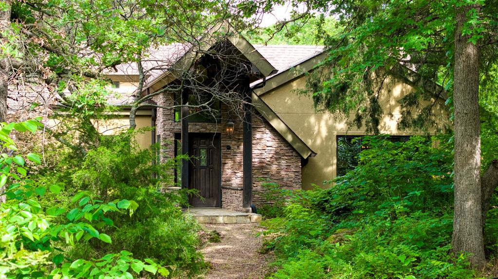 Emerald Sound At Lake Lewisvil - Residential