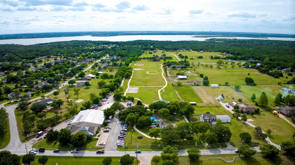 Emerald Sound At Lake Lewisvil - Residential
