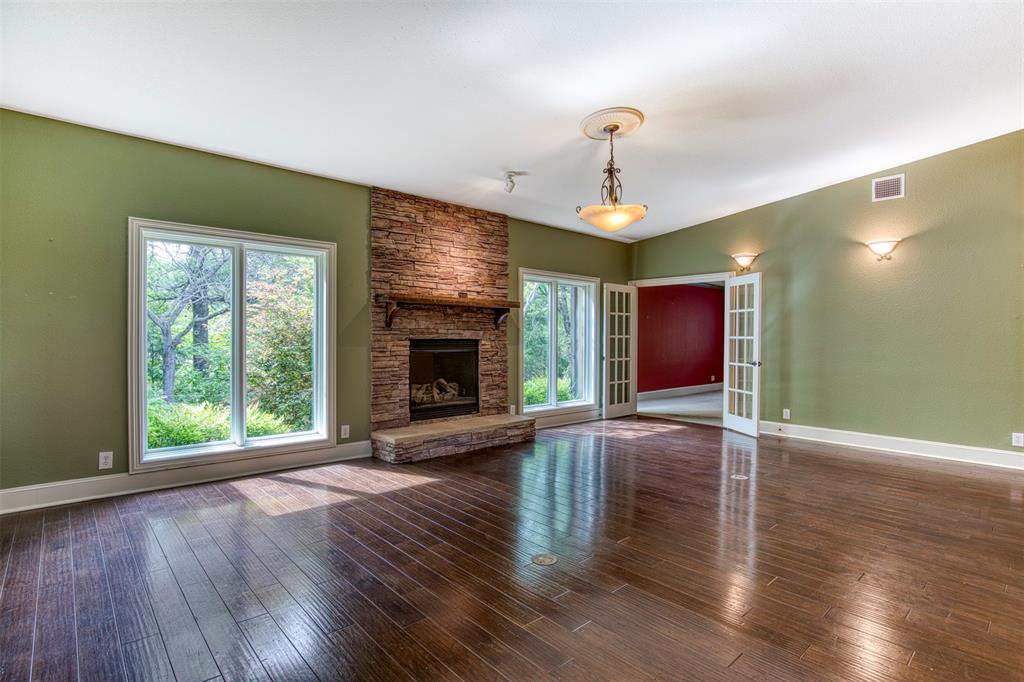 Emerald Sound At Lake Lewisvil - Residential