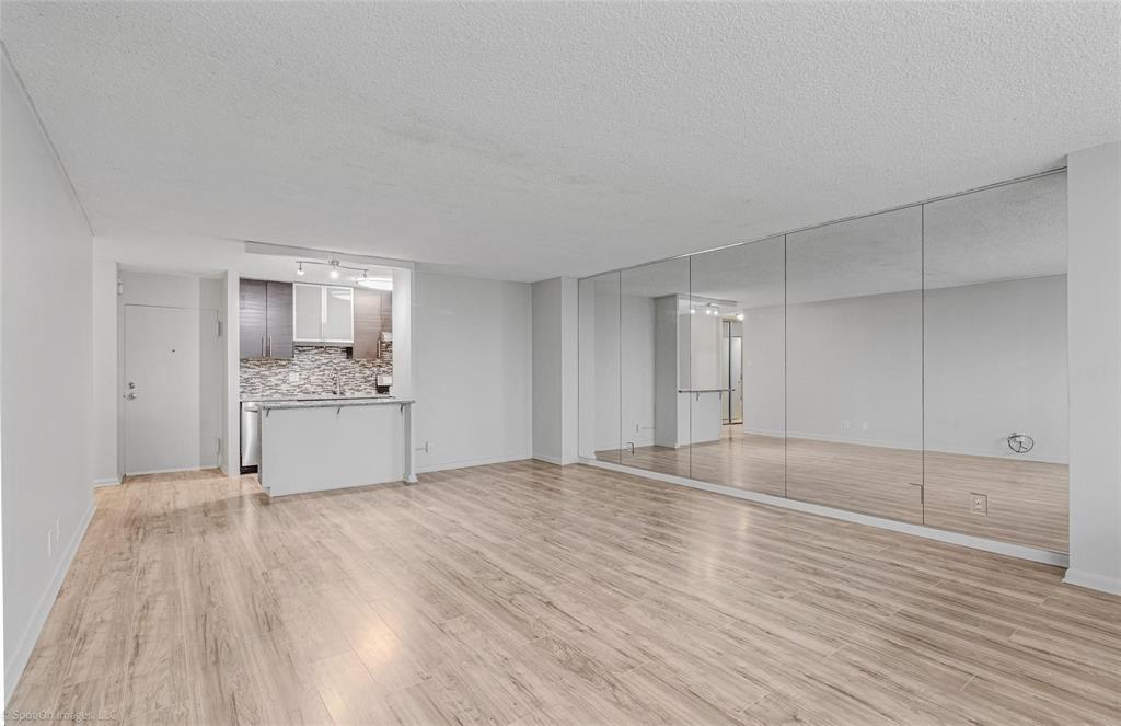 Twenty 01 Turtle Crk Condo - Residential