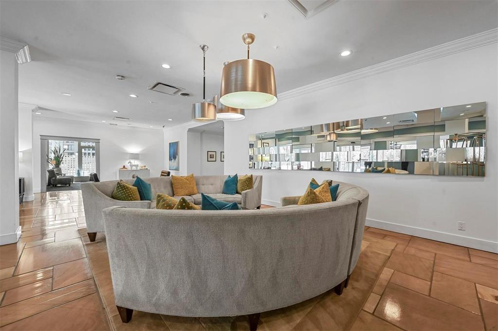 Twenty 01 Turtle Crk Condo - Residential