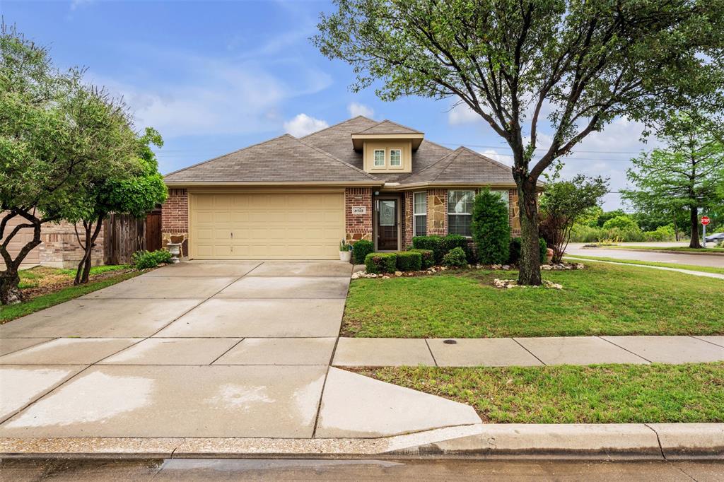 Welcome to Matador Ranch one of Fort Worth's most sought-after communities! Ideally situated with direct access to both I-20 & I-35W, this 4-bedroom, 2-bathroom home delivers unbeatable convenience to the area's top employers, premier shopping destinations, and a wide variety of dining options, all without giving up the peaceful, small-town feel that makes this neighborhood special. And for those who know, you'll love having HEB just minutes away, making grocery runs quick, easy, and something you'll actually look forward to.
Step inside and discover plenty of space to live, grow, and entertain. With four generously sized bedrooms, there's room for the whole family, a home office, a guest room, or whatever fits your lifestyle. The two full bathrooms are thoughtfully placed to keep busy mornings running smoothly.
Whether you're commuting across the Metroplex or enjoying everything Southwest Fort Worth has to offer right outside your door, this is the location and the home you've been waiting for.
Schedule your private tour today!