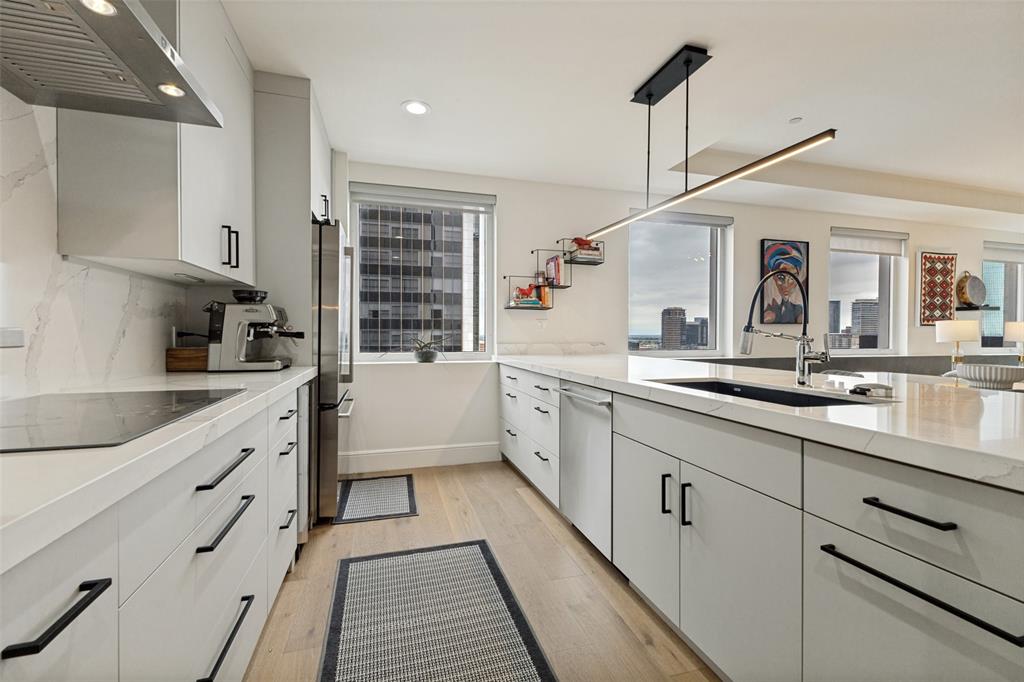 ElmStreetCondo1505 - Residential
