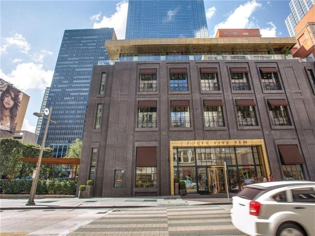 ElmStreetCondo1505 - Residential