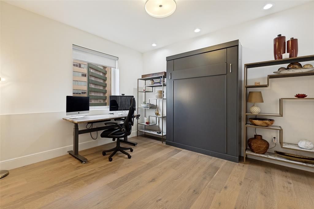 ElmStreetCondo1505 - Residential