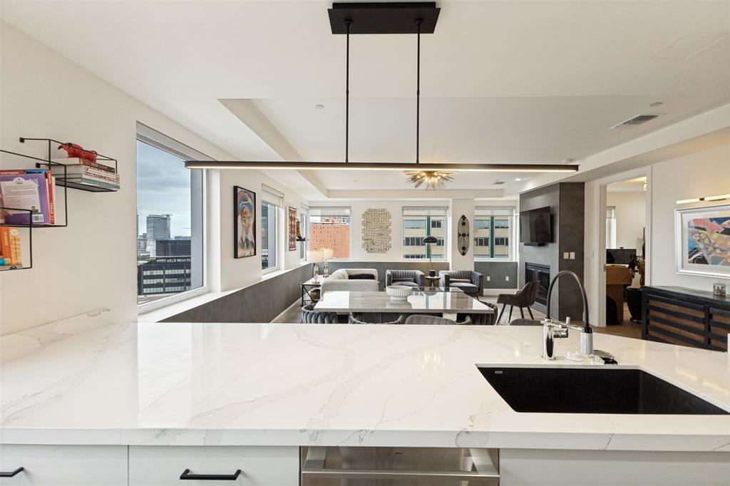 ElmStreetCondo1505 - Residential