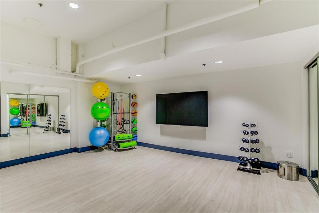 ElmStreetCondo1505 - Residential