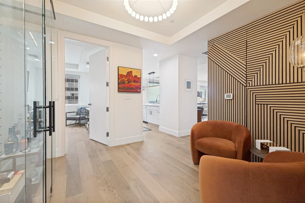 ElmStreetCondo1505 - Residential