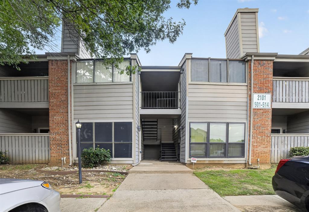 Beautifully Updated condo in Cantor Park!  Recently remodeled with new interior paint, new NEW APPLIANCES, NEW COUNTERTOPS. Bright Open living area with great natural light. Spacious bedrooms and well maintained layout make this home move-in -ready. Located in a gated community with convenient access to shopping, dining, and major highways, Perfect for owner occupant or investment property.