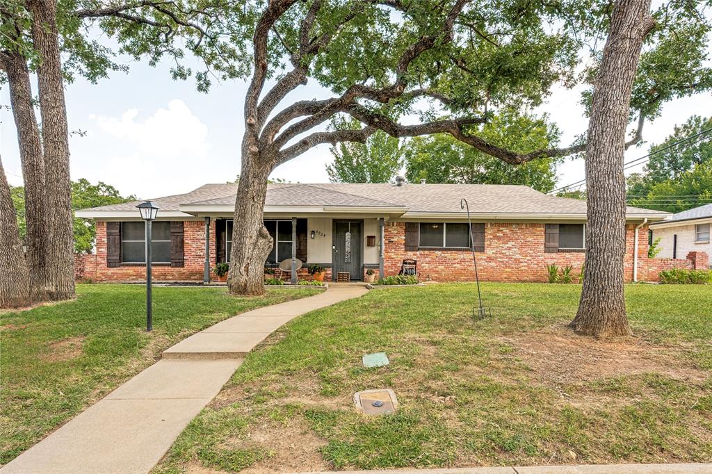Enjoy the perfect combination of space and convenience in this inviting 3-bedroom, 2-bath home featuring three living areas and a spacious backyard. The open-concept kitchen flows into the family room, creating an ideal space for everyday living and entertaining, while abundant natural light fills the home. Conveniently located just minutes from downtown Fort Worth with easy access to shopping, dining, and major highways, this home offers comfort, flexibility, and an unbeatable location.