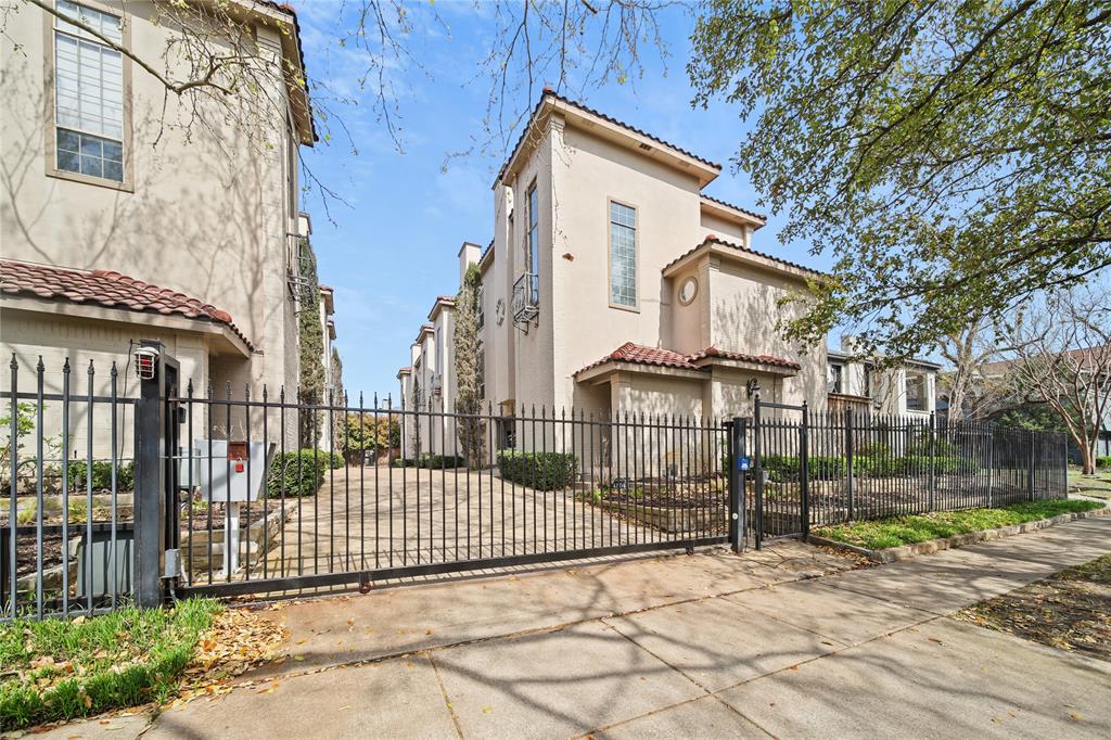 4508 Bowser - Residential