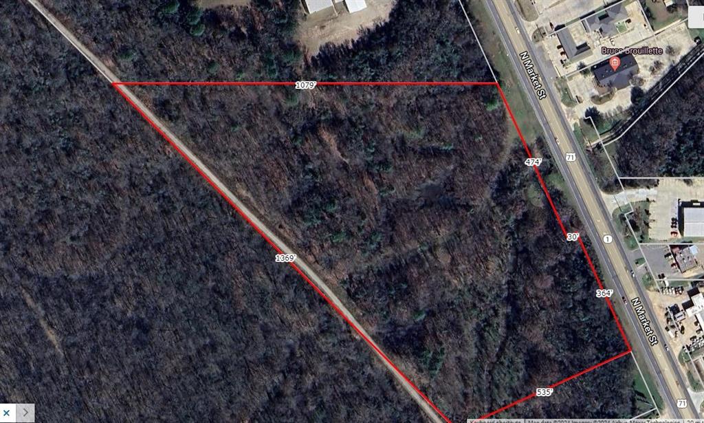 Great Location on high traffic Hwy 1 North Market. 868' of Prime Road Frontage with Middle Turn Lanes on North Market already in place.  Only one half mile from I-220 for access to Bossier City or towards Dallas.   17 acres with Designated 4.1 Acres Wetland with attached reports. City Engineer says this property is fine for development for anything 167' and above.  See attached topo.  Since topo one half to 2 ft of fill has been added in low lying areas. Currently Agricultural Zoning but in C-2 Commercial Corridor BRING ALL OFFERS!