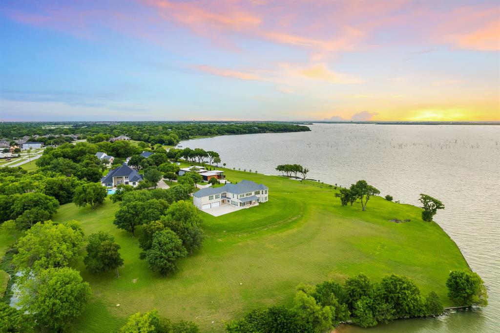 The Peninsula - Residential