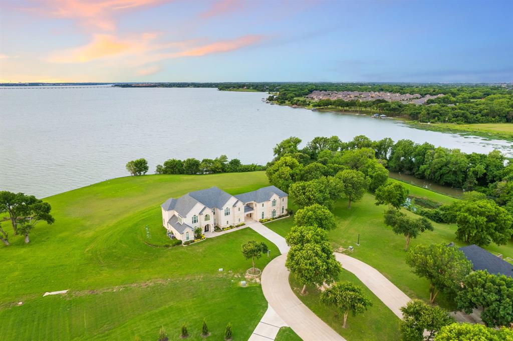 The Peninsula - Residential