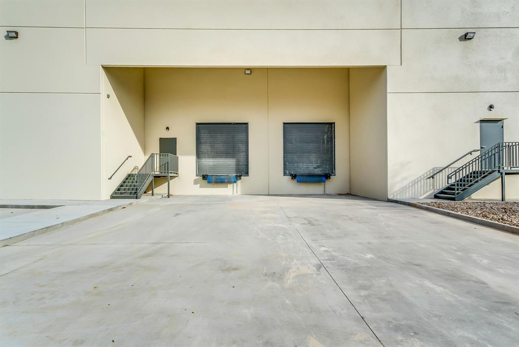 Hudson Oaks Bus Park - Commercial Sale