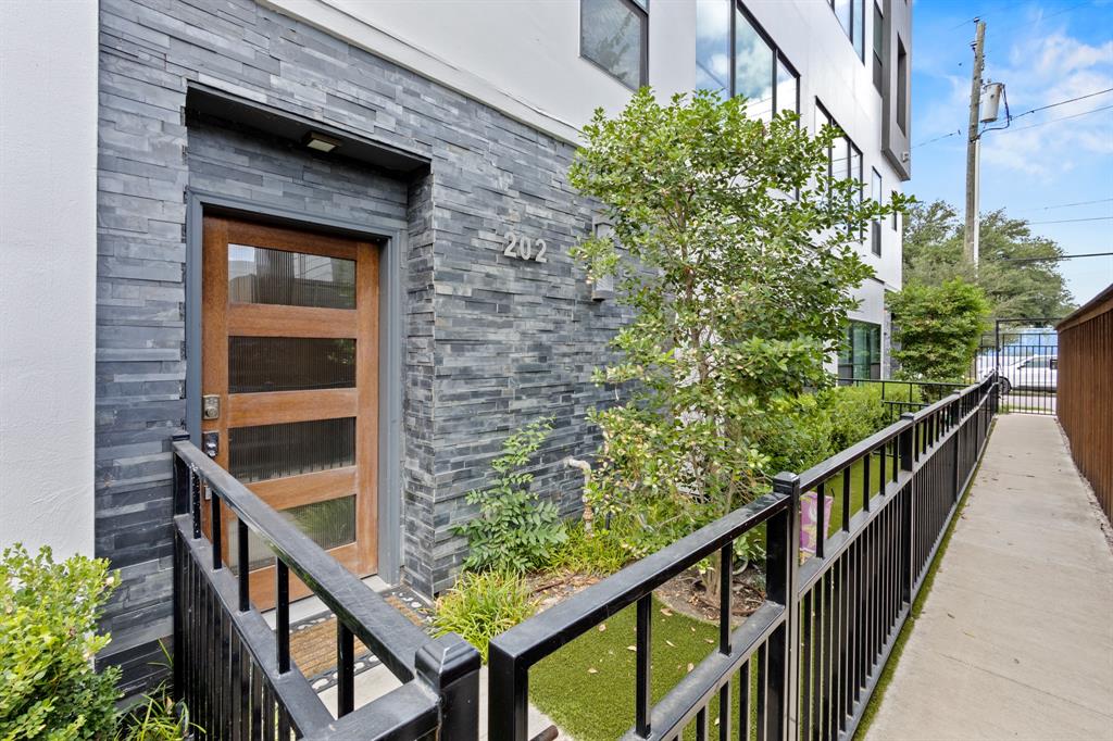 Deere Street Collection Condos - Residential Lease