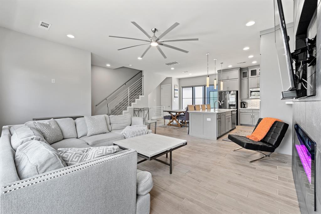 Deere Street Collection Condos - Residential Lease