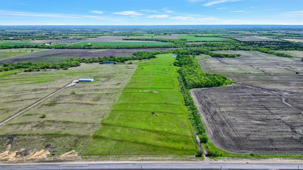 Located between Frontier Parkway and the Outer Loop, on the east side of Custer Road, this 32-acre property lies within the McKinney Extraterritorial Jurisdiction in the Northridge District and belongs to the Celina Independent School District. It represents an excellent investment opportunity with development approaching from the South and West.