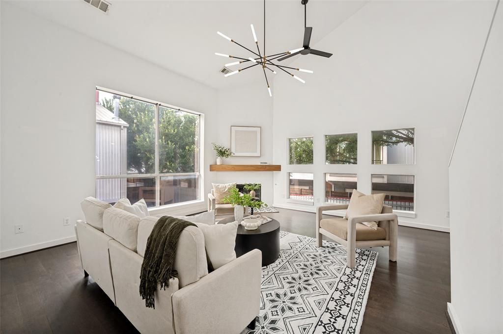 San Jacinto Street Twnhms - Residential