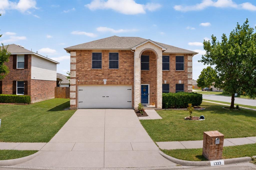 This spacious 4-bedroom, 2.5-bath home offers 3,228 sqft of comfortable living space in the highly sought-after Burleson ISD. Situated on a corner lot, this property provides added space and privacy with a functional layout designed for everyday living and entertaining.
Inside, you’ll find two generous living areas—one upstairs and one downstairs—offering flexibility for a game room, media space, or home office. The well-designed floor plan creates a natural flow between living spaces, making it easy to host gatherings or enjoy quiet evenings at home.
Step outside to a covered patio overlooking the backyard, complete with an above-ground pool, perfect for cooling off during warm Texas days or entertaining guests.
Conveniently located near Wakefield Heights Park, featuring a playground and hiking trail, and just minutes from Alley Cats Entertainment, offering fun for everyone.
With its spacious layout, great location, and outdoor amenities, this home has something for everyone. Schedule your showing today!
3D Virtual Tour available on Realtor.com