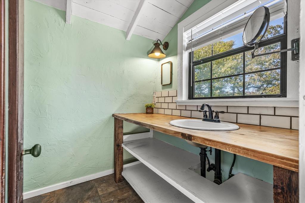A0188 Rojas Francisco De Acres - Commercial Sale