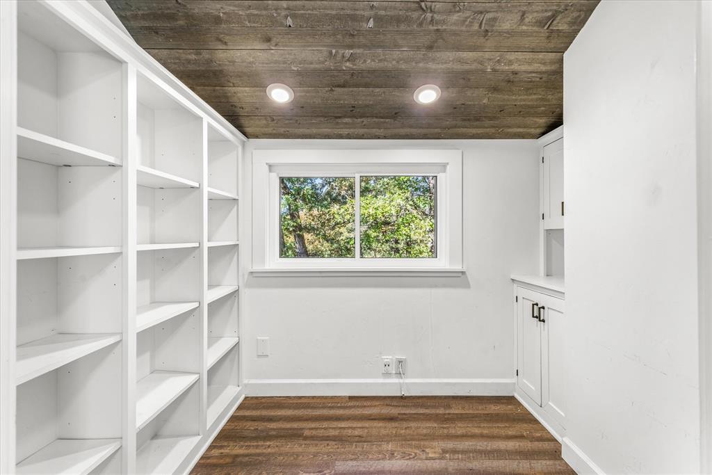 A0188 Rojas Francisco De Acres - Commercial Sale