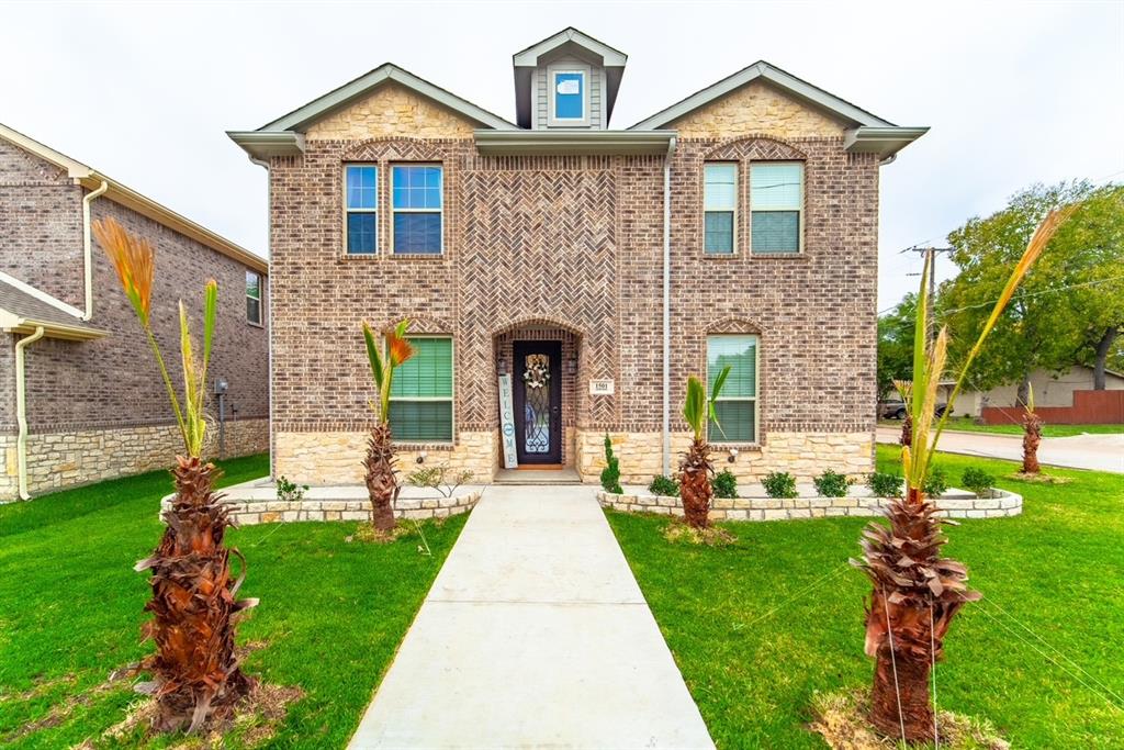 Beautiful modern single-family home built in 2020 located in the desirable Mountain Lakeview subdivision of Grand Prairie. This well-maintained residence offers 3 bedrooms, 2.5 bathrooms, and approximately 2,672 sq ft of living space with an open and functional floor plan.

The home features a spacious living area, high ceilings, and abundant natural light throughout. The kitchen includes granite countertops, stainless steel appliances, and ample cabinet space, perfect for everyday living and entertaining.

The primary suite offers a comfortable retreat with a private bath and walk-in closet. Additional bedrooms are generously sized, ideal for family, guests, or home office use.

Enjoy a 2-car attached garage, private backyard, and convenient access to major highways, shopping, dining, and schools within Grand Prairie ISD.

Listing price includes all furniture, making this a true move-in ready opportunity or ideal turnkey investment property.