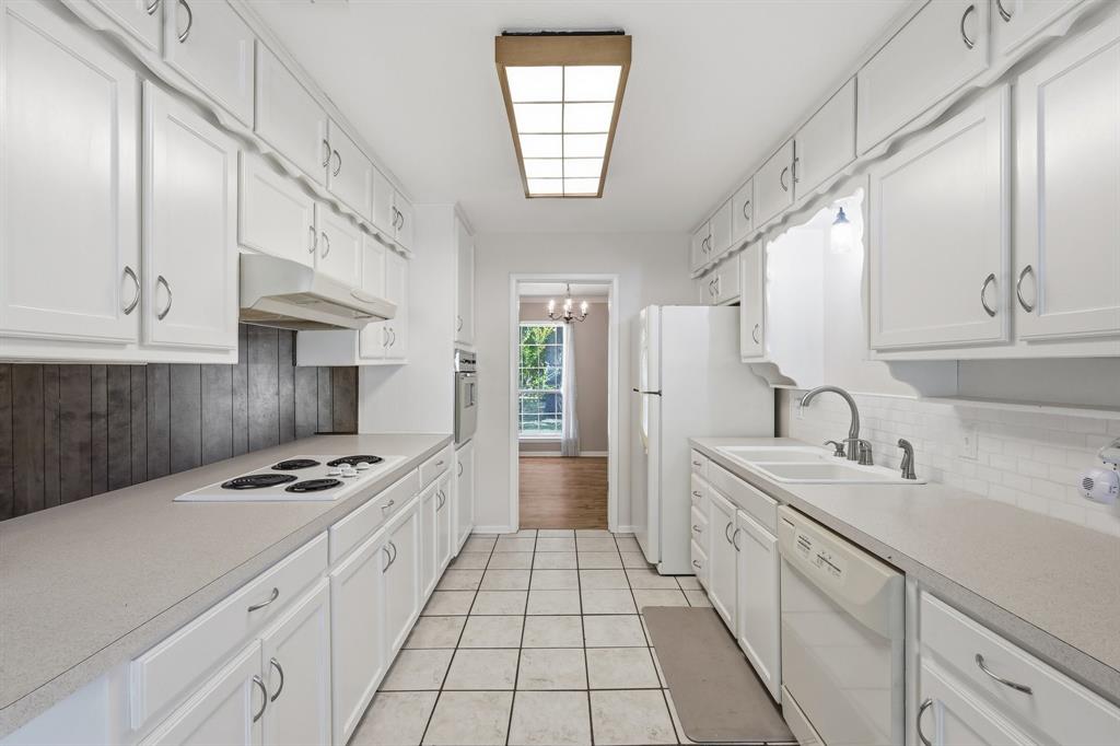 Colonial Country Estates - Residential