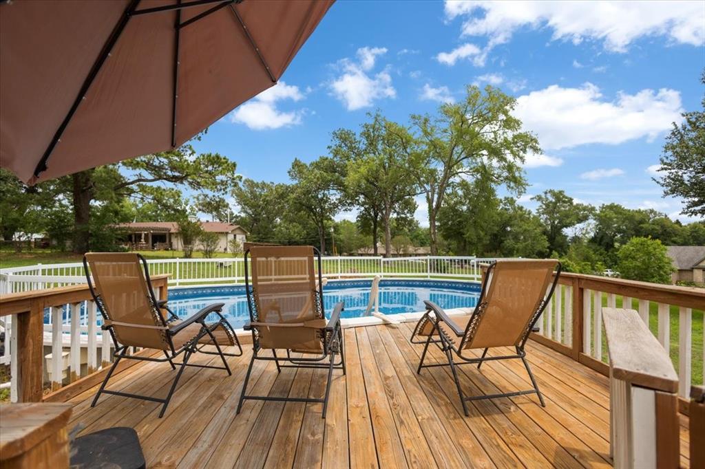 3 bedroom, 2 bath home situated on 1 acre in Canton ISD, directly across from the golf course. This property offers a functional layout with comfortable living spaces, perfect for everyday living, along with a new AC unit and new appliances. The home is on a well, so no water bill ??

Enjoy outdoor living with a pool, ideal for entertaining and relaxing, plus a storage building with electric providing additional space and functionality. Conveniently located near town while still offering the space and privacy of country living.