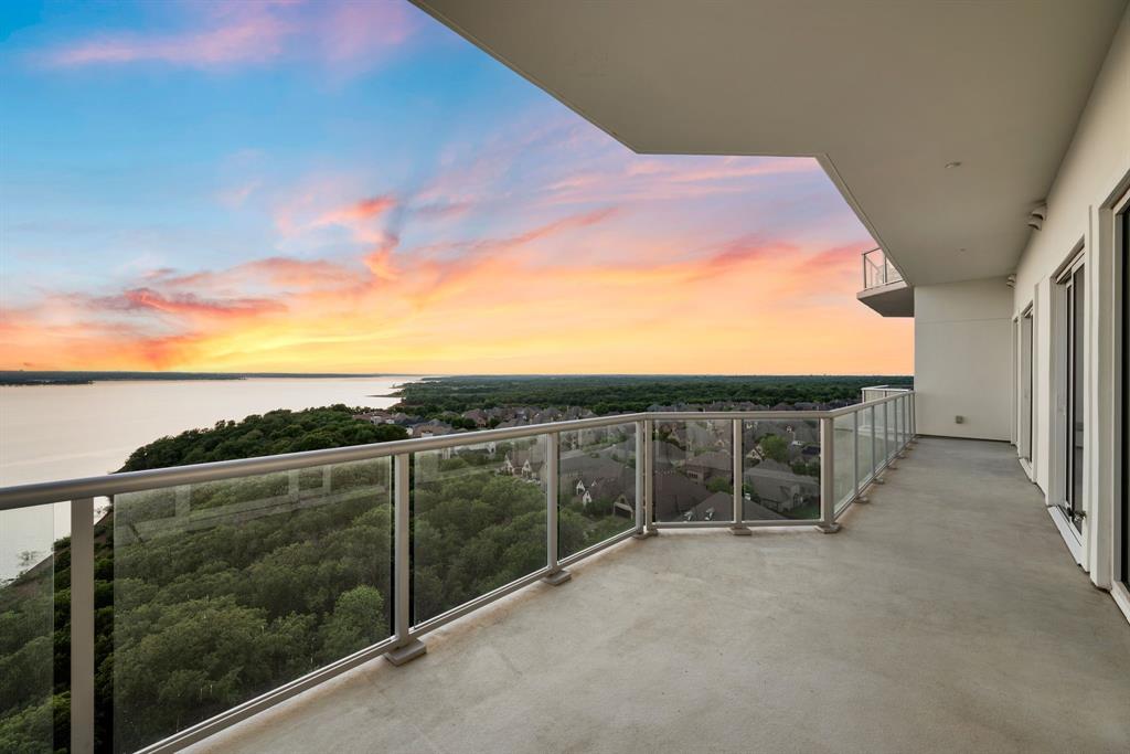 Lakeside Tower - Residential