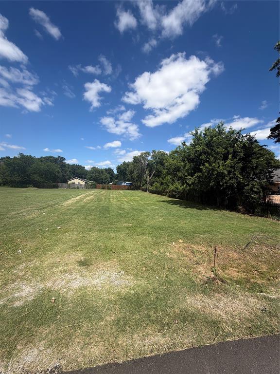 Prime opportunity to build in West Dallas. This vacant residential lot is conveniently located minutes from Trinity Groves, Bishop Arts, Downtown Dallas, and major highways, providing easy access to some of Dallas' most popular destinations. Ideal for builders, investors, or buyers looking to create a custom home in an established neighborhood.
