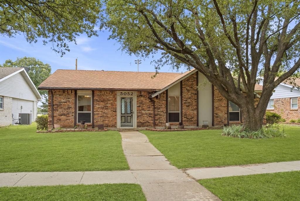 This well-maintained 3-bedroom, 2-bath home offers 1,539 square feet of comfortable living space and an incredible location.
Nestled beneath a mature shade tree, this charming brick home features a spacious living area with vaulted ceilings, built-in cabinetry, abundant natural light, and room for gathering with family and friends. The kitchen offers ample cabinet and counter space, a center island, and a large window overlooking the backyard. Kitchen refrigerator to convey. The primary suite includes an ensuite bath, while two additional bedrooms provide flexibility for guests, a home office, or growing families. Neutral interiors and a clean, move-in ready condition make this home the perfect canvas for buyers looking to personalize and update over time. One of the standout features of this property is the backyard setting. The home backs directly to a city park with walking trails, open green space and playgrounds just steps away. Enjoy front-row views of The Colony’s annual fireworks display from the comfort of your own backyard while taking advantage of all the recreation the park has to offer year-round. This property presents an excellent opportunity for first-time buyers, investors, or anyone seeking value in a prime location. Conveniently located near schools, shopping, dining, and major commuter routes.  Affordability, location, and potential all in one package.