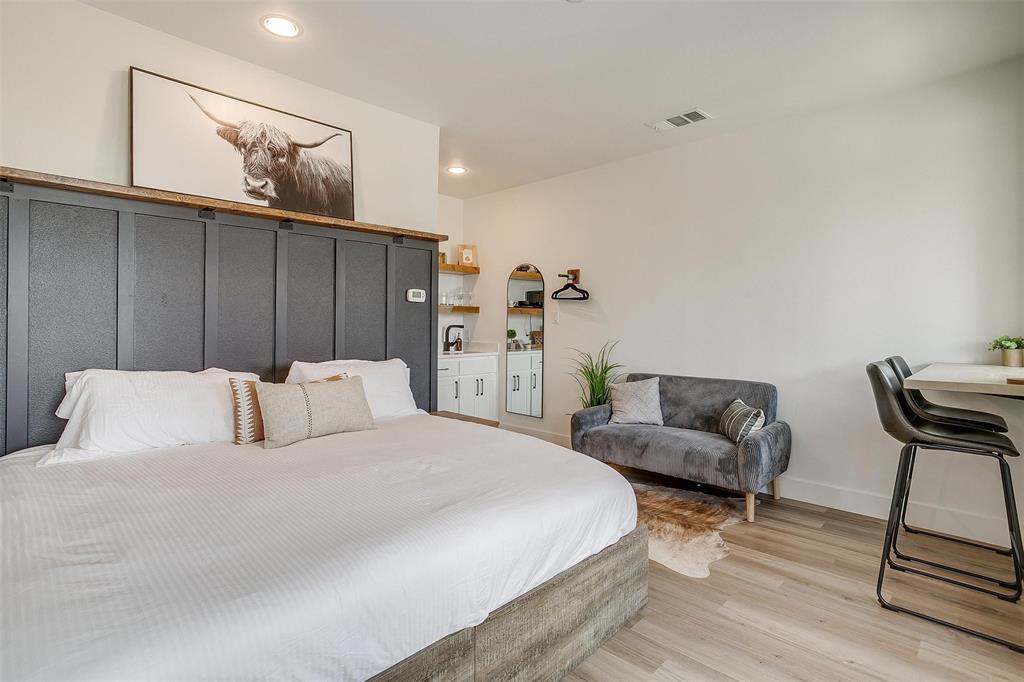 CastleBerry - Commercial Sale