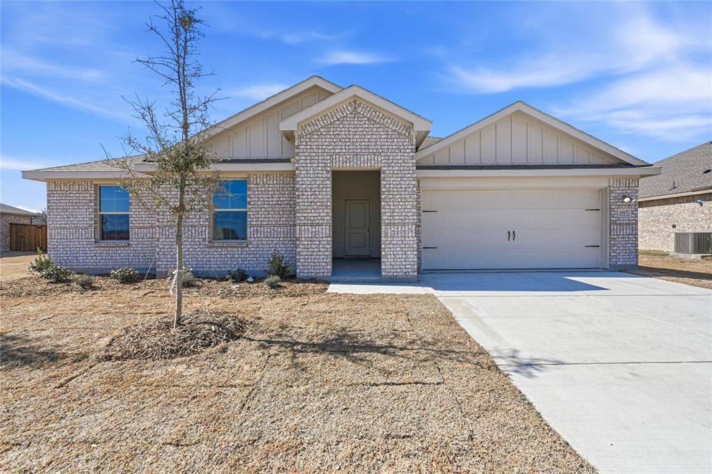 New! Gorgeous single story floor plan. Four bedrooms, two full baths, with separate study-den. Home includes, island kitchen, granite counters throughout, LED lighting, full sprinkler system, professionally engineered post tension foundation, and much more!
Introducing Northspur, our new home community in Terrell, TX.
Northspur is a brand-new D.R. Horton community in the charming city of Terrell, Texas. Discover thoughtfully designed new homes featuring open concept layouts & modern finishes all built with the quality you would expect from America's Builder. Schedule a tour today!