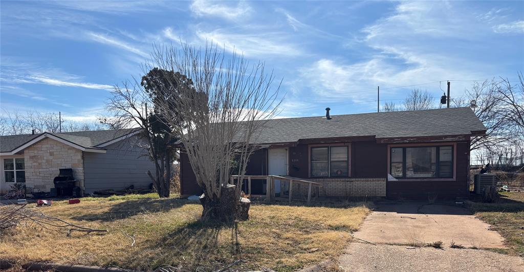 This 3-bedroom, 2-bath home offers 1,482 square feet of living space and endless possibilities for customization. Situated in the Holiday Hills neighborhood, it's a great opportunity for investors, renovators, or buyers looking to create a home tailored to their style.