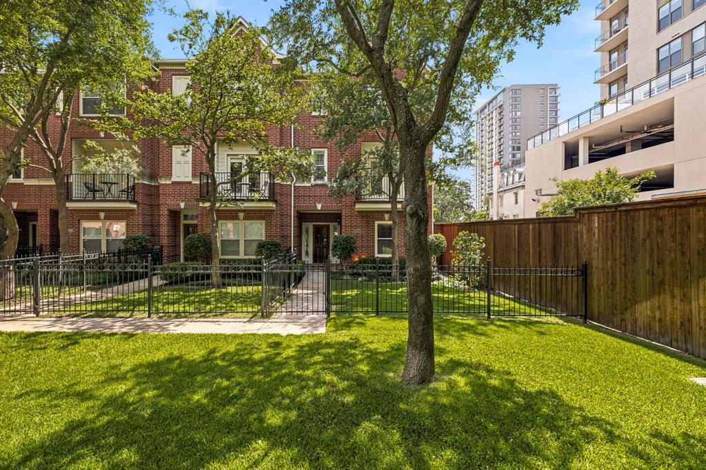Hall Howell - Residential