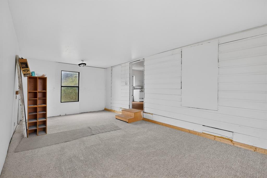 J ABLES, 3.0 ACRES, & HOUSE - Residential