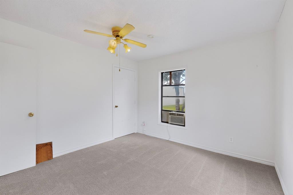 J ABLES, 3.0 ACRES, & HOUSE - Residential