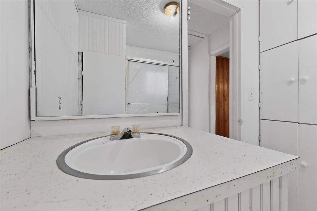 J ABLES, 3.0 ACRES, & HOUSE - Residential