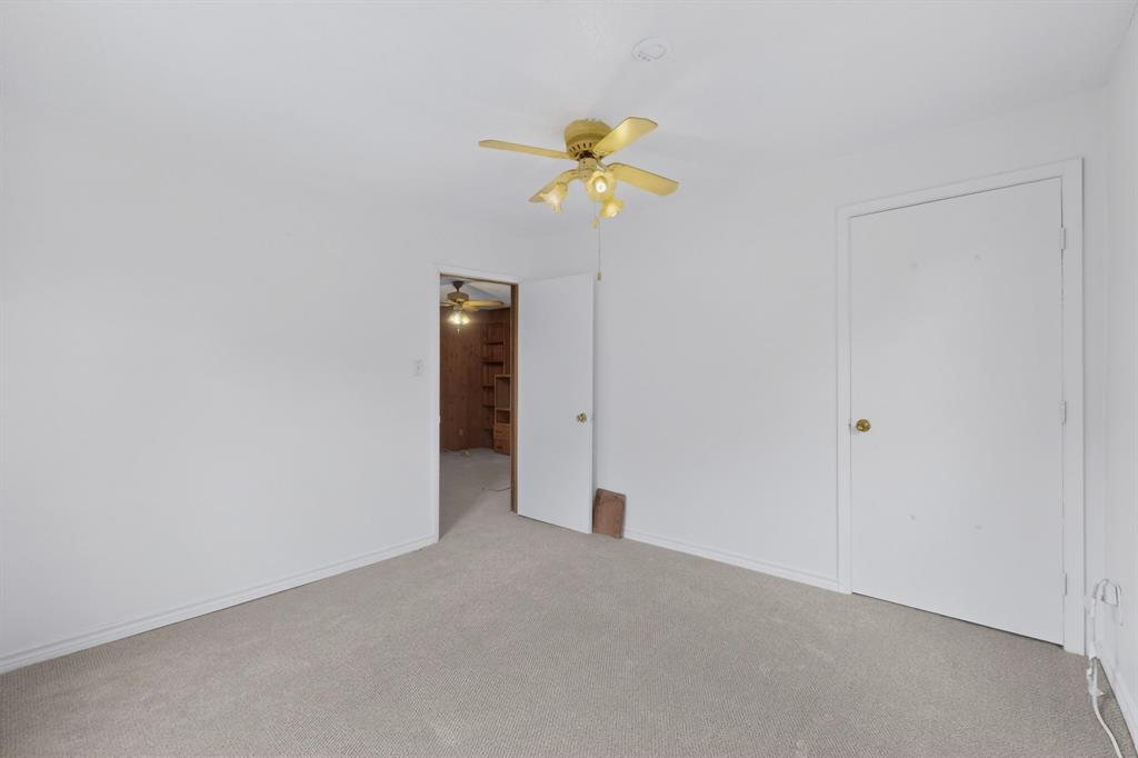 J ABLES, 3.0 ACRES, & HOUSE - Residential
