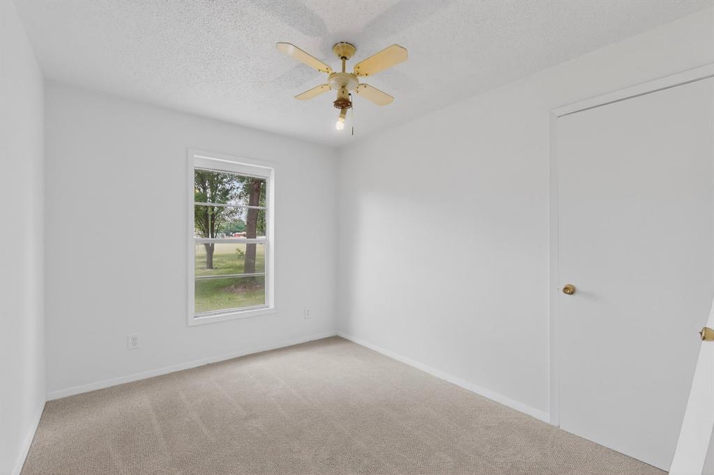 J ABLES, 3.0 ACRES, & HOUSE - Residential