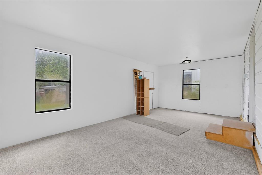 J ABLES, 3.0 ACRES, & HOUSE - Residential