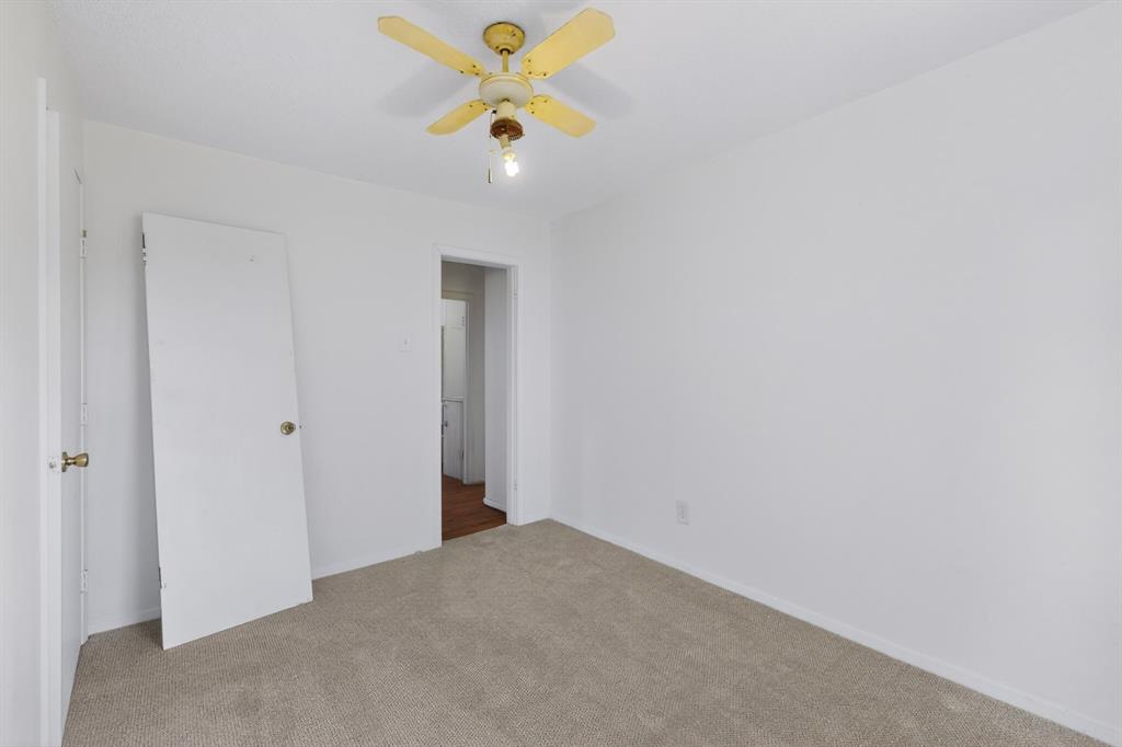 J ABLES, 3.0 ACRES, & HOUSE - Residential