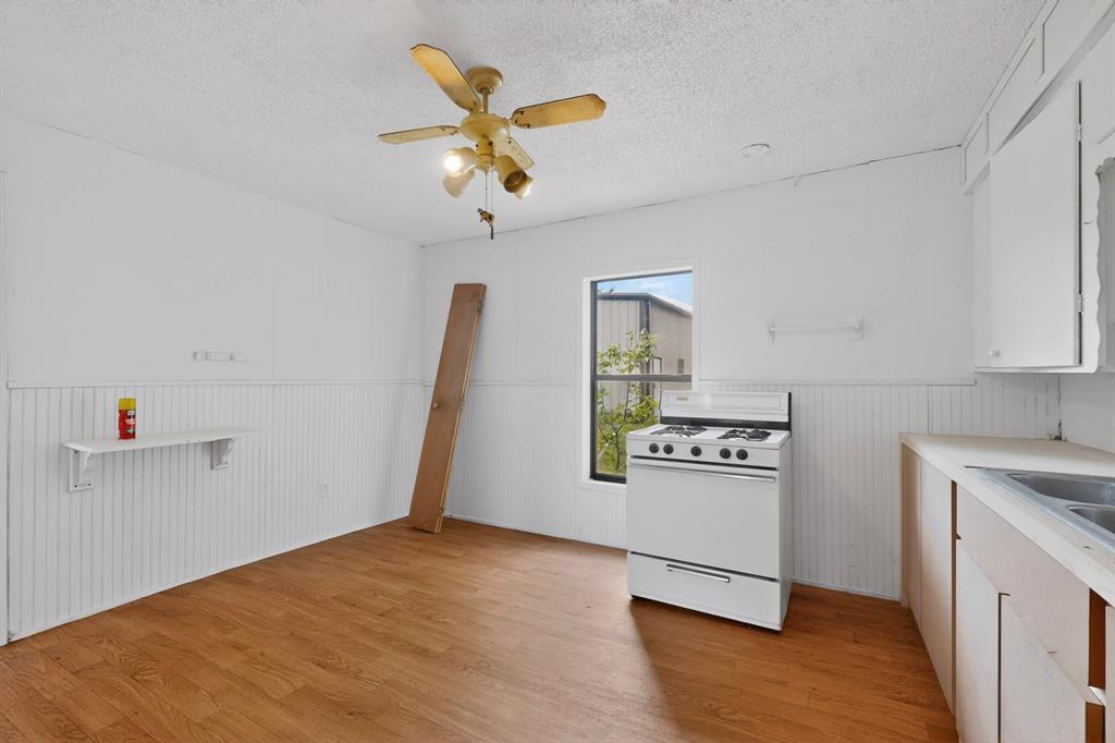 J ABLES, 3.0 ACRES, & HOUSE - Residential